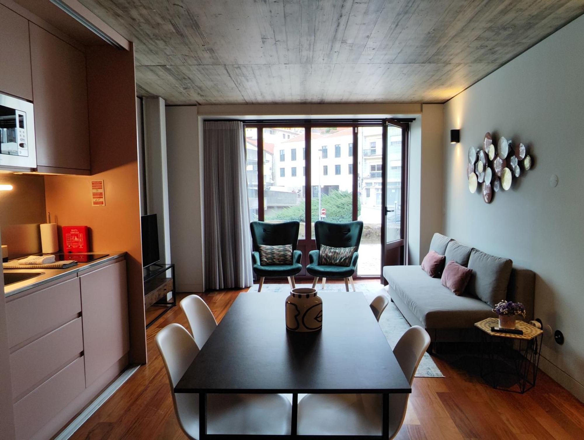 Fervenca Apartments บีลาโนวาเดกายา ภายนอก รูปภาพ